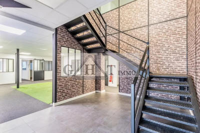 Entrepôt - 2 345 m²