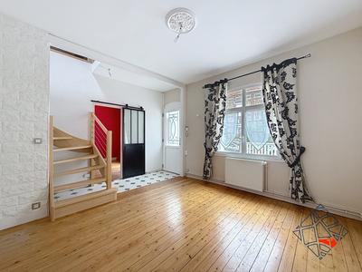 Maison - 97 m² - 5 pièces