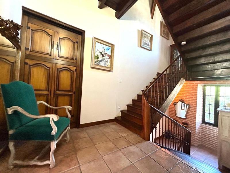 Maison - 247 m² - 7 pièces