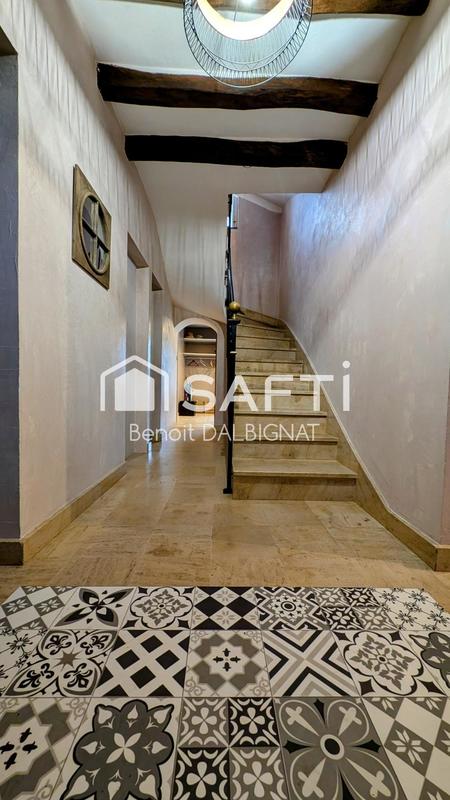 Maison - 218 m² - 9 pièces