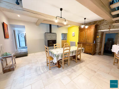 Maison - 250 m² - 8 pièces