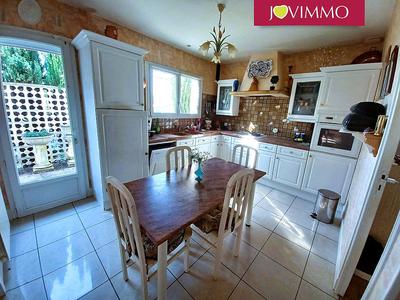 Maison - 210 m² - 9 pièces