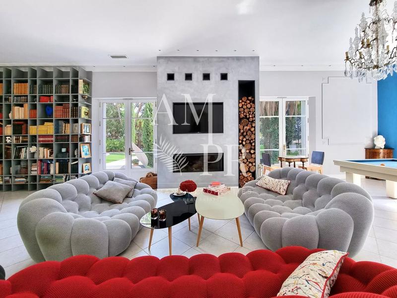 Maison - 370 m² - 8 pièces