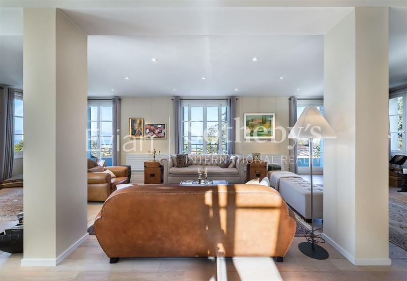 Maison - 340 m² - 6 pièces