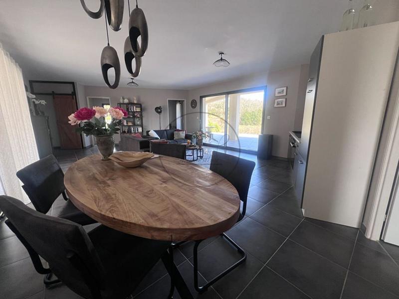 Maison - 96 m² - 4 pièces