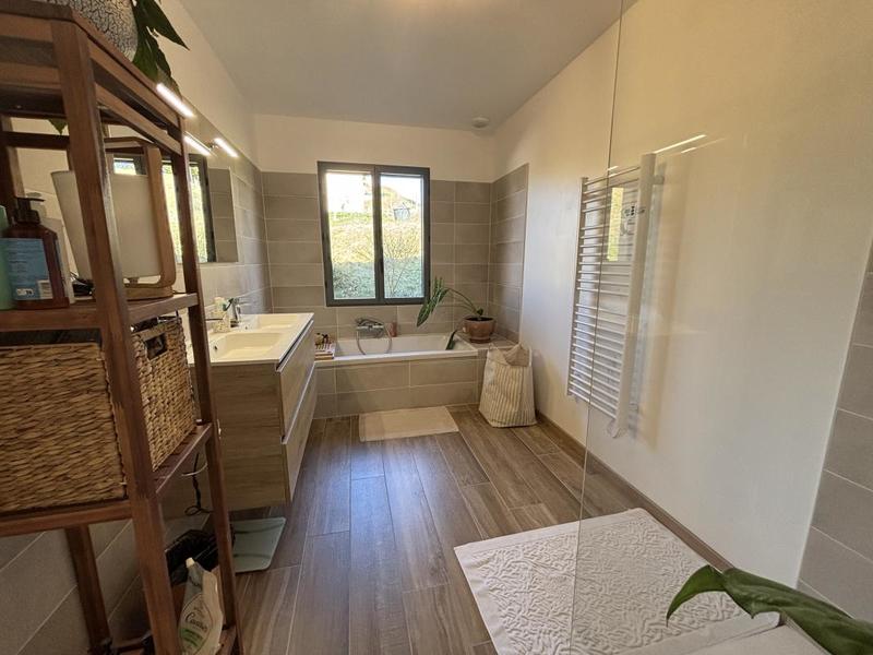 Maison - 102 m² - 4 pièces