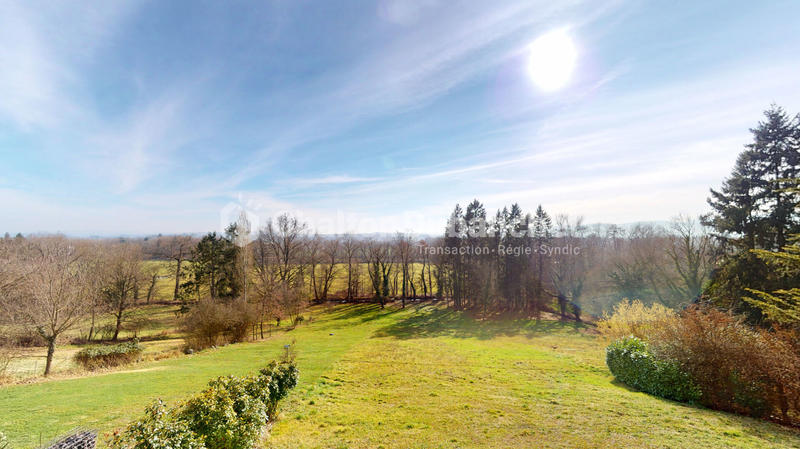 Maison - 235 m² - 6 pièces