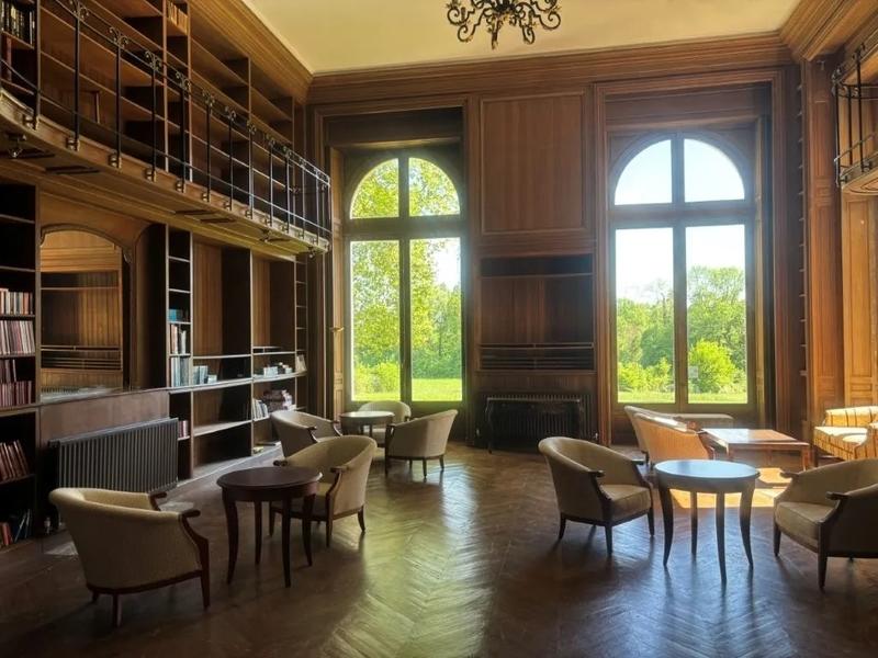 Manoir - 5 900 m² - 85 pièces