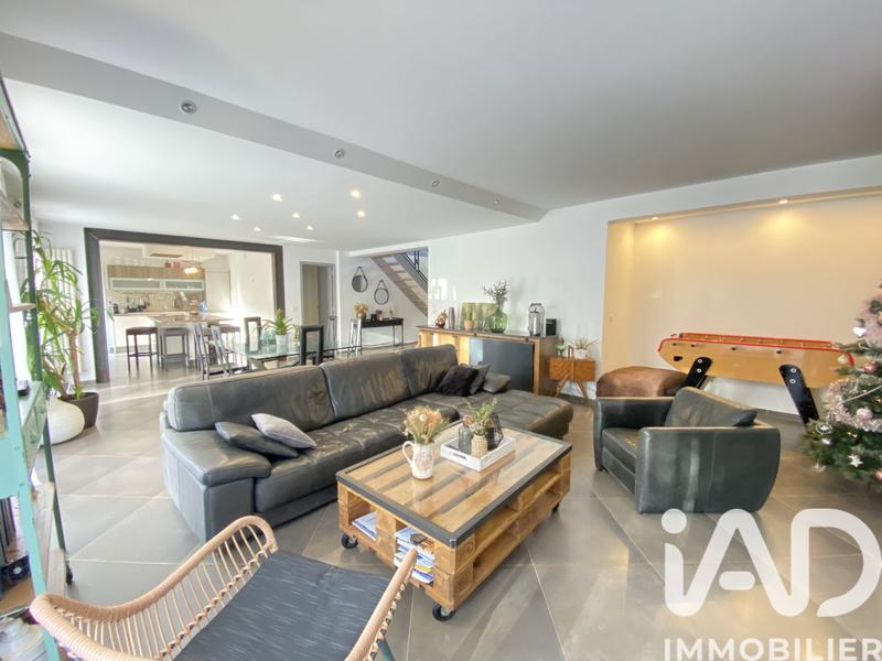 Maison - 180 m² - 8 pièces