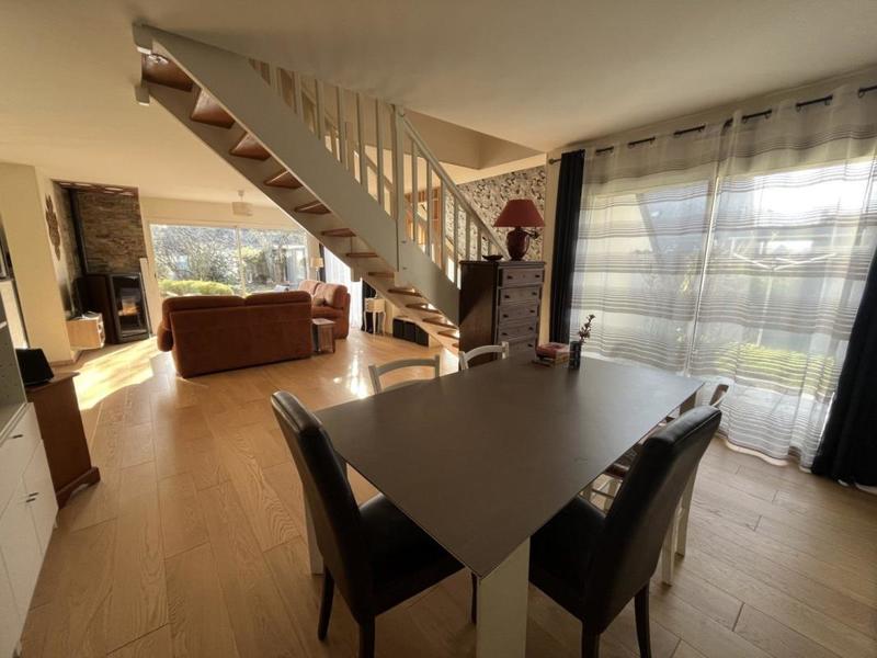 Maison - 162 m² - 10 pièces
