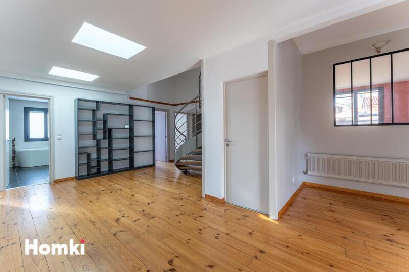 Maison - 210 m² - 7 pièces