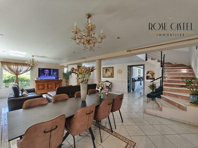 Maison - 221 m² - 6 pièces