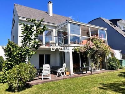 Maison - 225 m² - 9 pièces