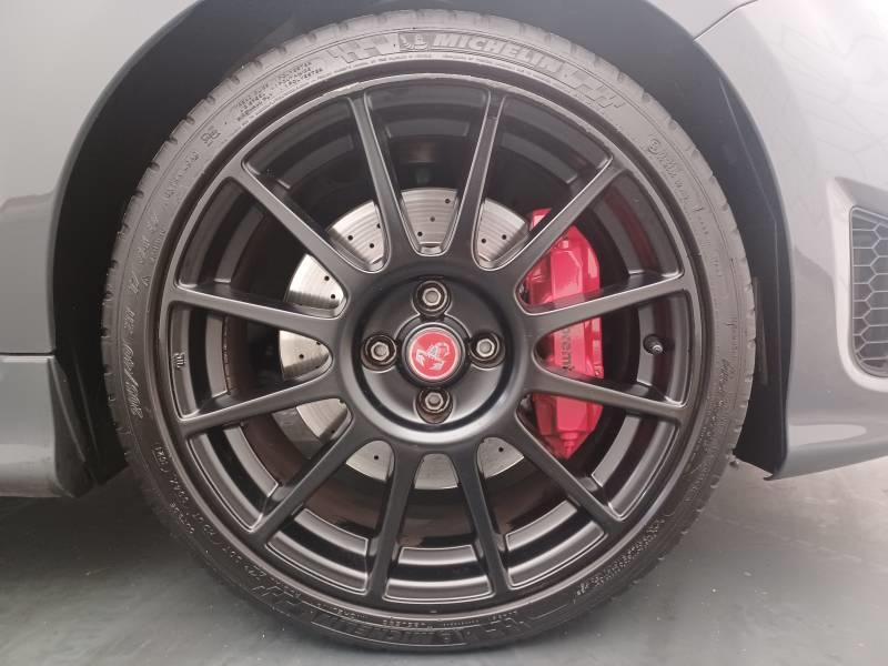 Abarth 500c 595c 1.4 Turbo 16v t-Jet 180 ch Bvm5 Competizione