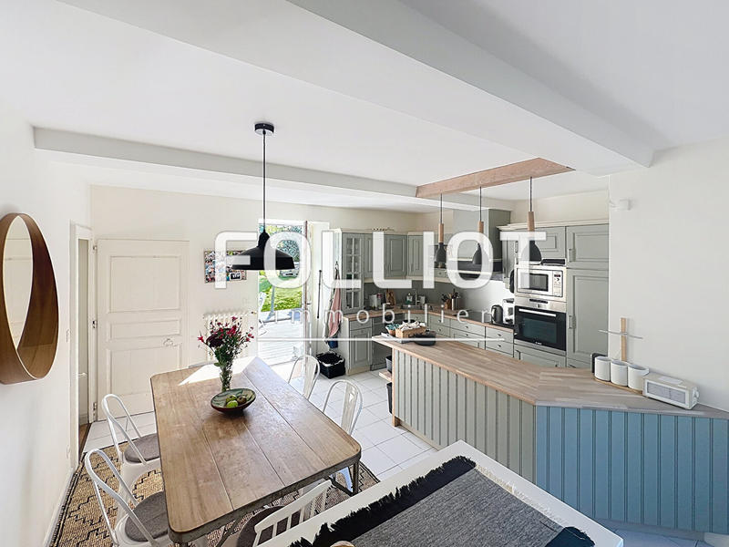 Maison - 198 m² - 10 pièces