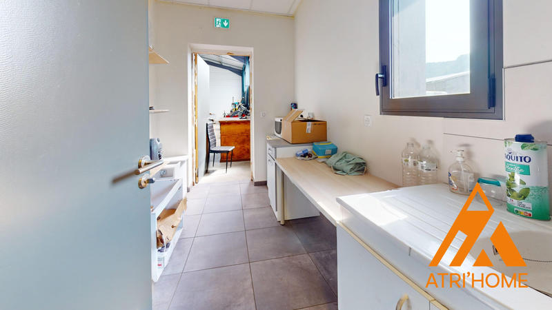 Fonds de commerce - 2 000 m²