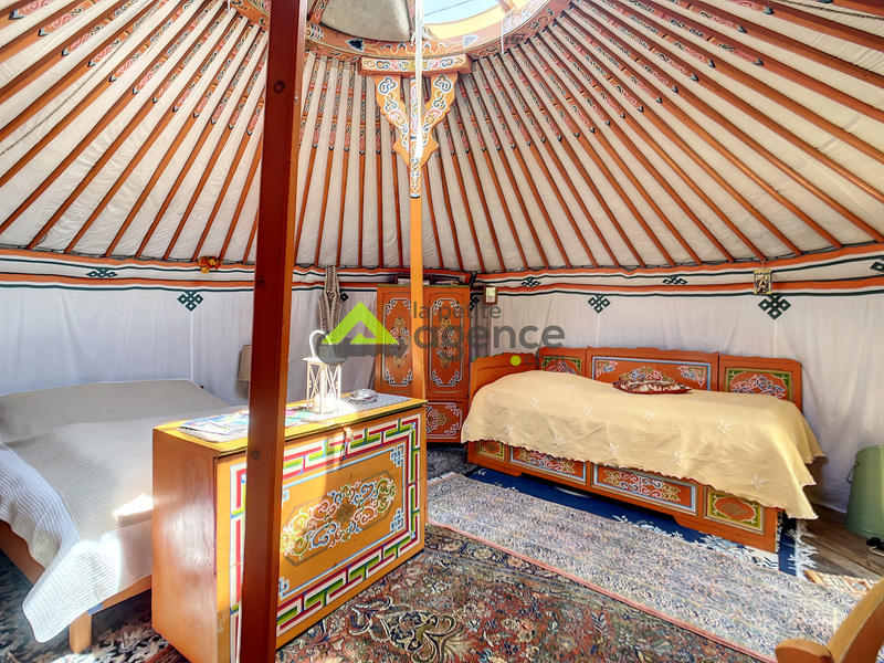 Propriété - 180 m² - 15 pièces