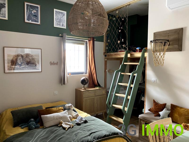 Maison - 204 m² - 7 pièces