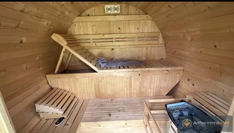 Maison - 220 m² - 9 pièces