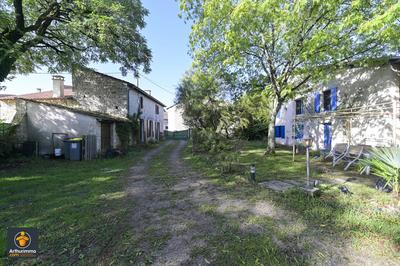 Maison - 230 m² - 9 pièces