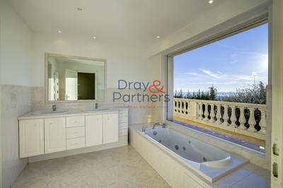 Villa - 305 m² - 7 pièces