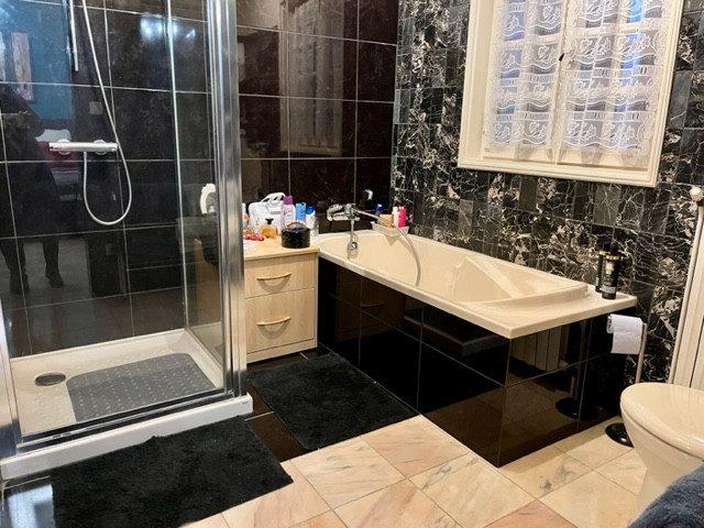 Maison traditionnelle - 270 m² - 6 pièces