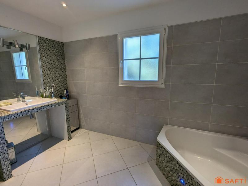 Maison - 327 m² - 7 pièces