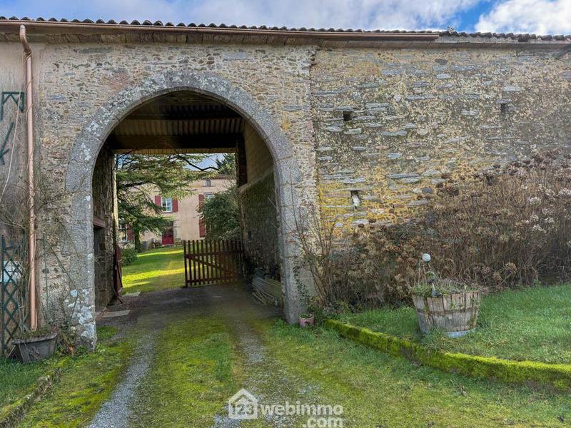 Maison - 692 m² - 21 pièces