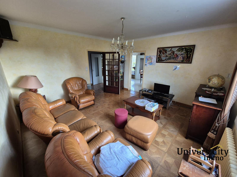 Maison traditionnelle - 193 m² - 7 pièces