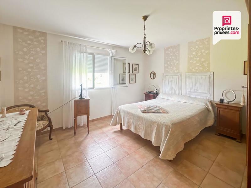 Maison - 221 m² - 8 pièces