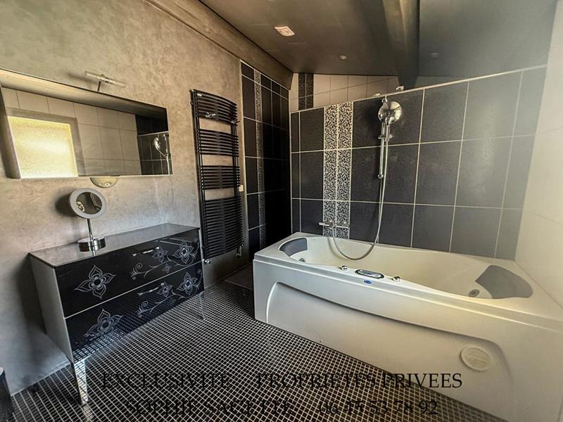 Maison - 158 m² - 6 pièces