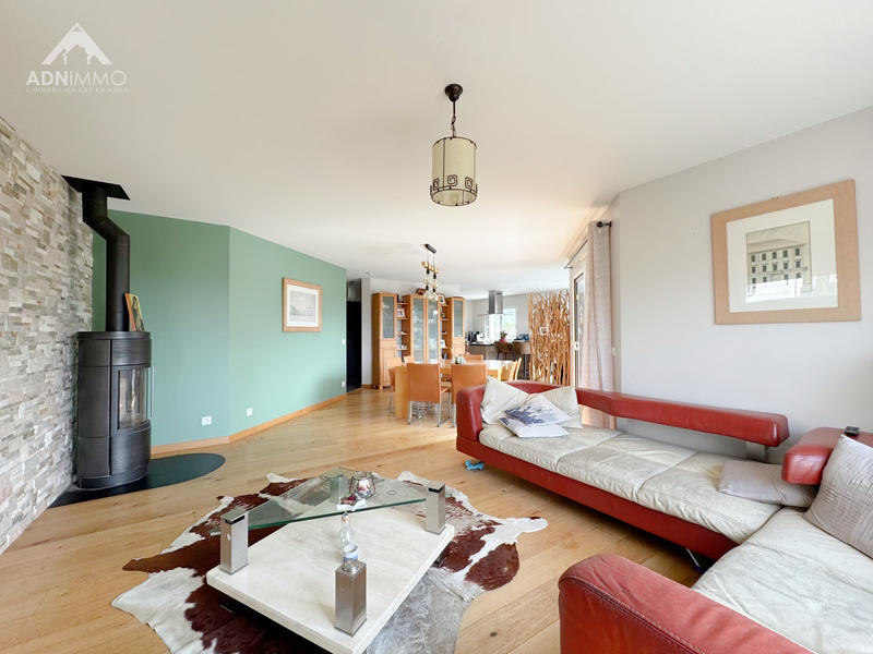 Maison - 280 m² - 6 pièces