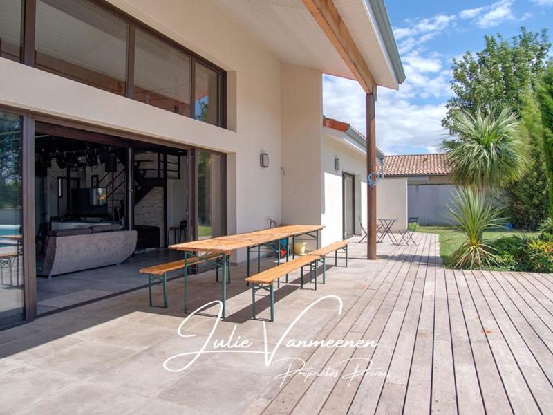 Maison - 250 m² - 7 pièces