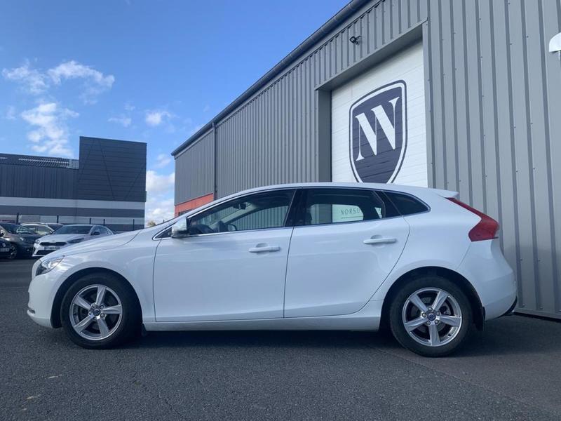 Volvo V40 T2 120 Ch Momentum - Garantie 6 Mois