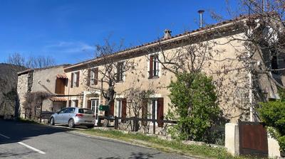 Maison - 207 m² - 6 pièces