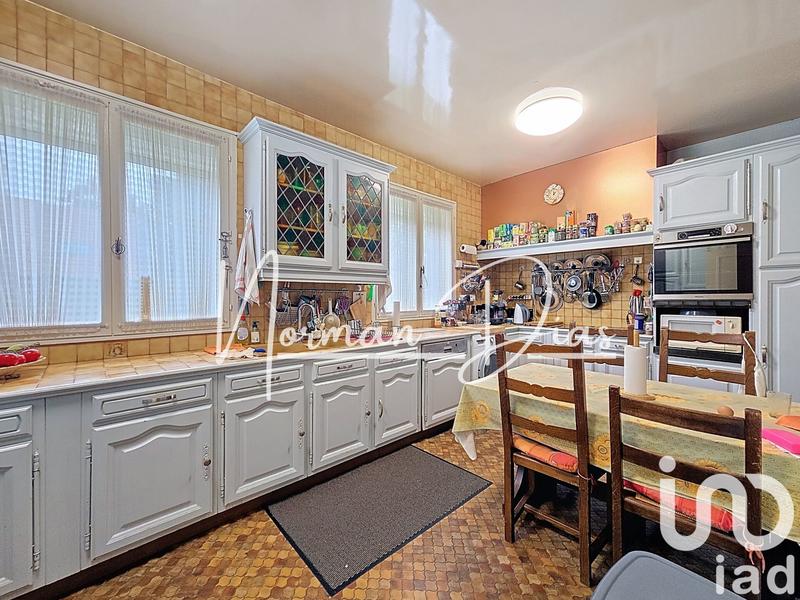 Maison - 238 m² - 9 pièces