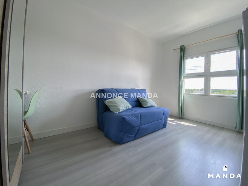 Chambre - 10 m² - 7 pièces