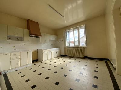 Maison - 161 m² - 8 pièces