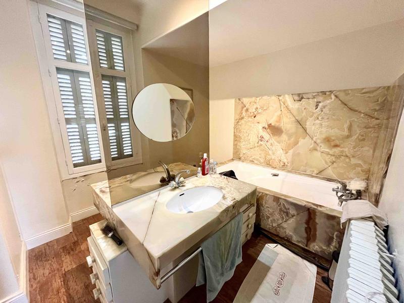 Maison - 222 m² - 9 pièces