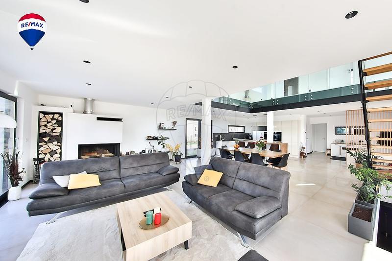 Maison - 348 m² - 7 pièces