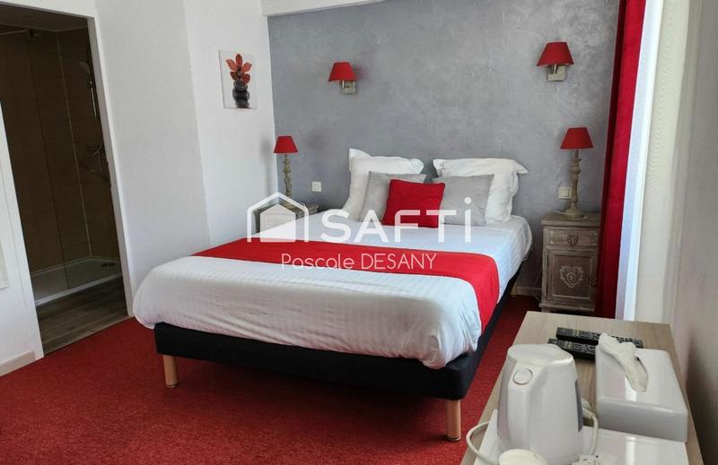 Local commercial - 1 600 m² - 35 pièces