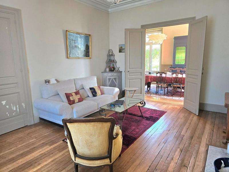 Maison - 244 m² - 8 pièces