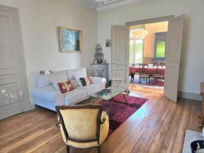 Maison - 244 m² - 8 pièces