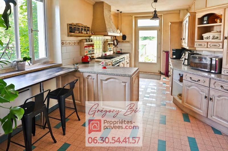 Propriété - 241 m² - 7 pièces