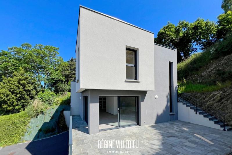 Maison - 210 m² - 5 pièces