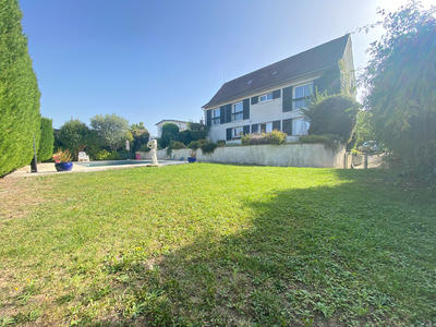 Maison - 295 m² - 13 pièces