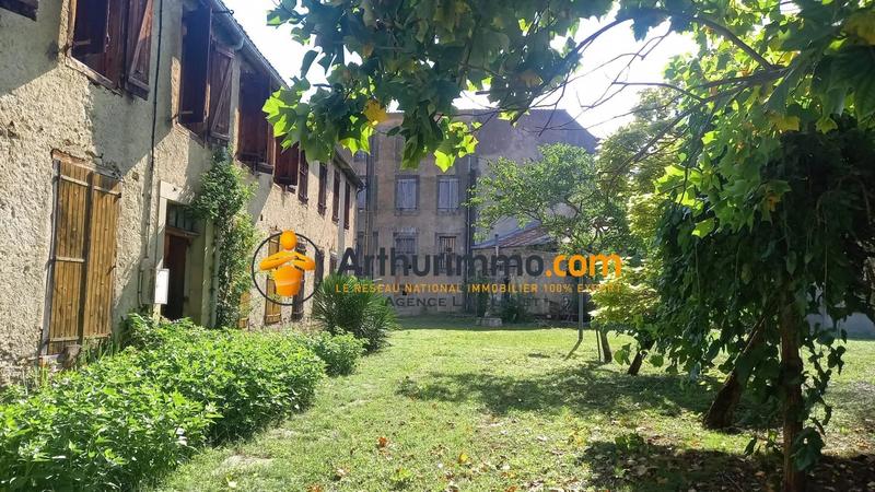 Maison - 1 286 m² - 10 pièces