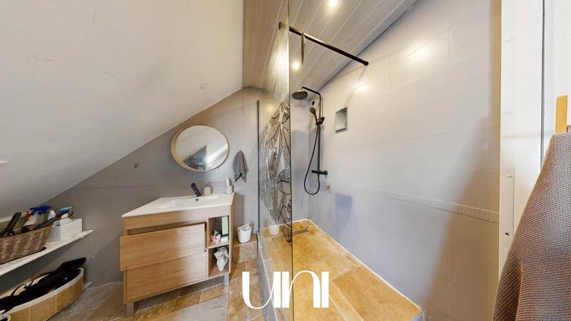 Maison - 137 m² - 6 pièces