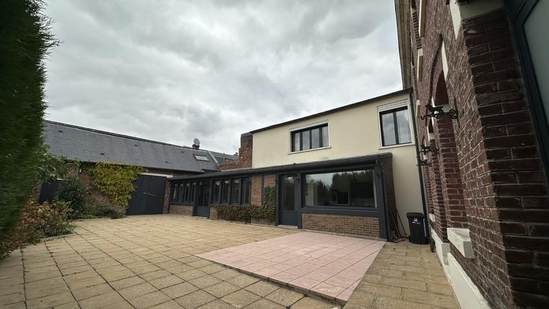 Maison - 284 m² - 11 pièces