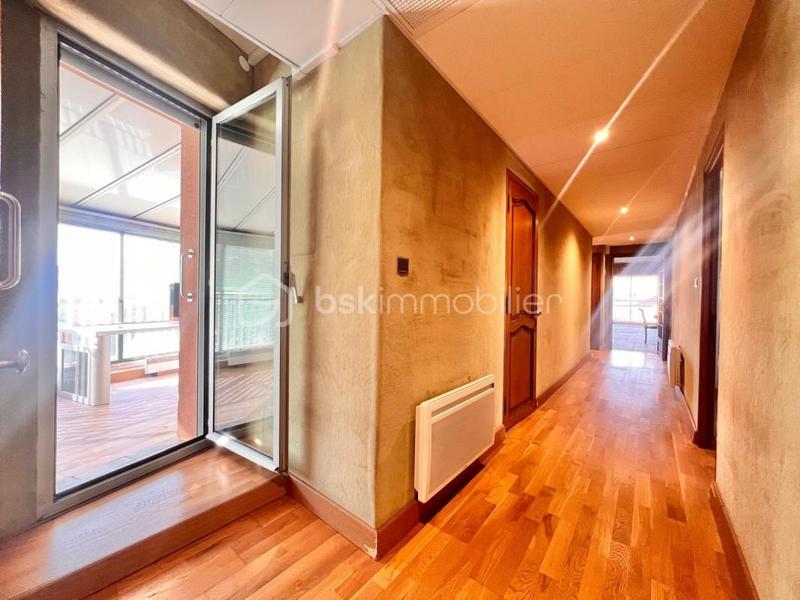 Appartement - 183 m² - 6 pièces